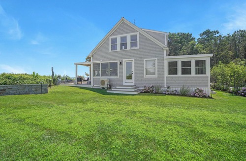 Oak Bluffs House | 5-Bedroom Waterfront Retreat on Seaview Ave in Oak Bluffs