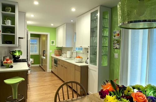 Bridgehampton House | 5 Bedrooms, Heated Pool!