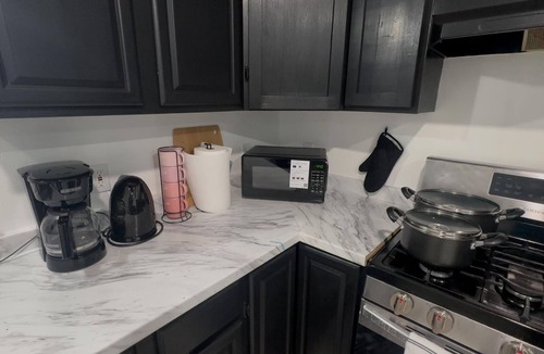 Newark House | 5 Bedrooms With Free Parking Close to NYC EWR MetLife American Dream