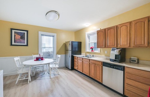 South Medford Apartment | 5 Mi to Dtwn Boston! Family-Friendly Medford Apt