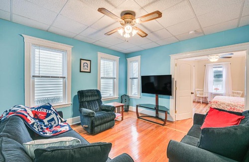 South Medford Apartment | 5 Mi to Dtwn Boston! Family-Friendly Medford Apt