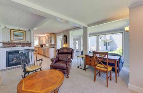 North Truro House | 5 Mi to Provincetown! Water-View Beach House