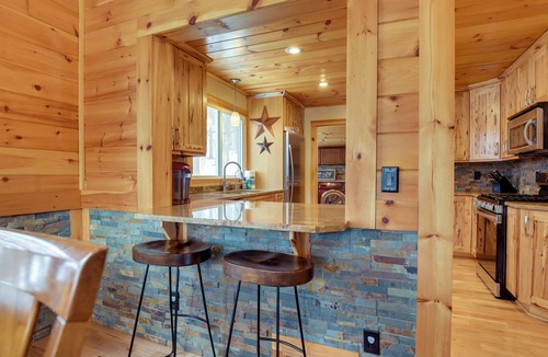 Canandaigua House | 5 Mi to Slopes! Group Ski House w/Game Room