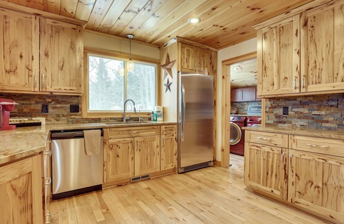 Canandaigua House | 5 Mi to Slopes! Group Ski House w/Game Room