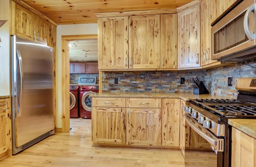 Canandaigua House | 5 Mi to Slopes! Group Ski House w/Game Room