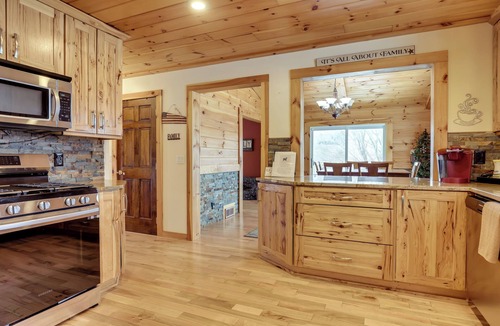 Canandaigua House | 5 Mi to Slopes! Group Ski House w/Game Room