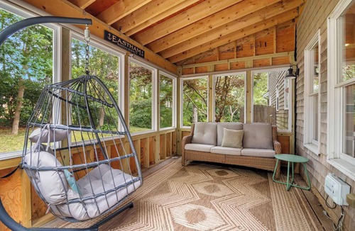 Eastham House | 5 Min drive to Beaches and private backyard!