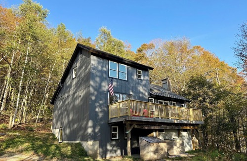 Killington House | 5 Min to Lodges & Town; Arcade & Ping Pong Table; Hot Tub; Renovated
