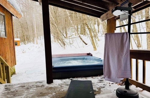 Killington House | 5 Min to Lodges & Town; Arcade & Ping Pong Table; Hot Tub; Renovated