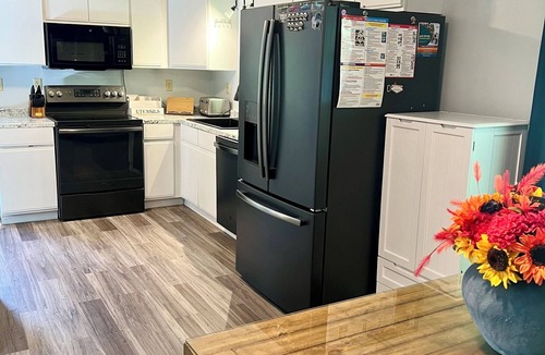 Center Lovell House | 5 Min Walk to Beach+Family-Friendly+Dinning Nearby