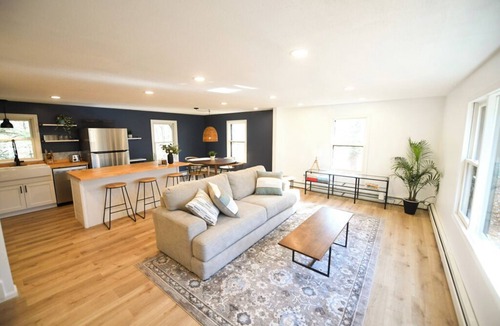 Westerly House | 5 STAR Coastal Farmhouse- Dog Friendly- 3BR in Westerly! Minutes to Beach & Town
