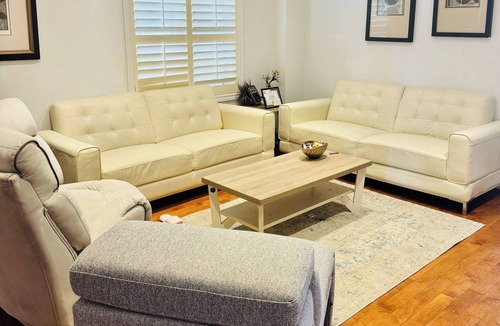 Churchill Meadows House | 5 star Full house 5 bedrms, 5 beds, 3 bath Airport