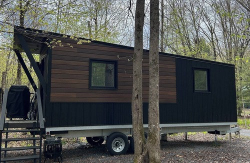 Schuyler Falls House | 5 Star Wooden Paradise Nomad Retreat