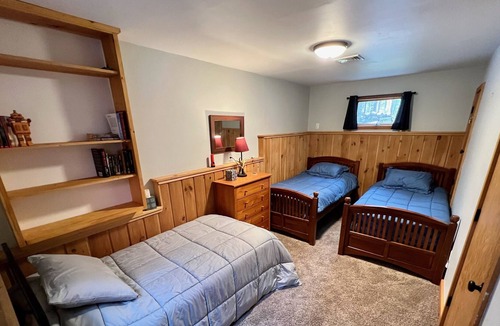 Wardsboro House | 5BR Chalet, Hot Tub, Close to Mt Snow & Stratton