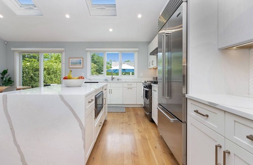 Greenport House | 5BR family luxury retreat w/AC, pool in Greenport. Chef's kitchen, private yard