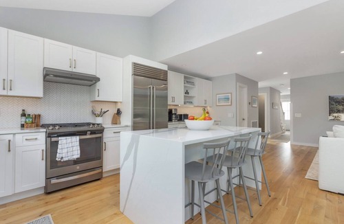 Greenport House | 5BR family luxury retreat w/AC, pool in Greenport. Chef's kitchen, private yard