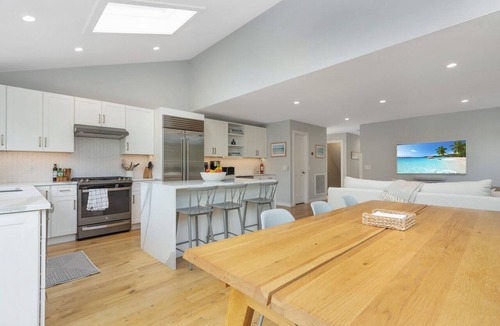 Greenport House | 5BR family luxury retreat w/AC, pool in Greenport. Chef's kitchen, private yard