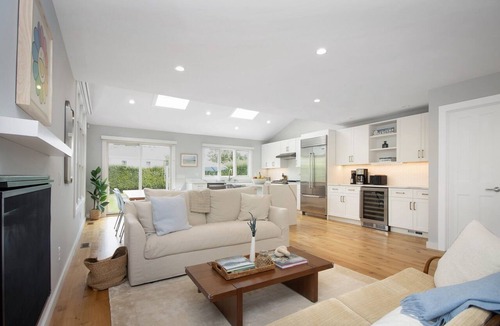 Greenport House | 5BR family luxury retreat w/AC, pool in Greenport. Chef's kitchen, private yard