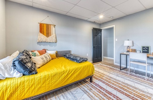 Ancramdale House | 5BR Farmhouse☆King Size Bed☆Mountain View☆28 Acres