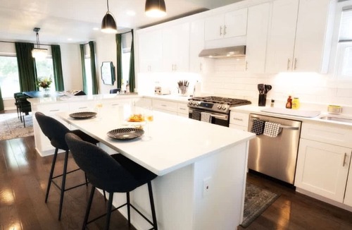 Cleveland House | 5BR Game Room Near Cleveland Clinic