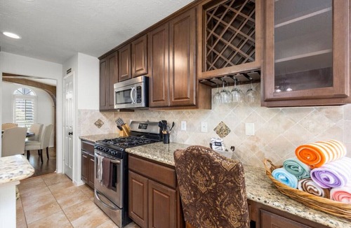 Willow House | 5BR Half-Acre Getaway–Heat Pool,Hot Tub,EV Charger