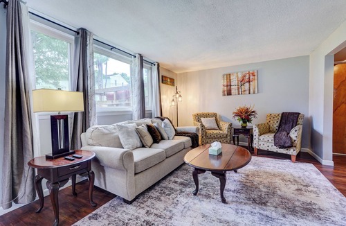 Ionia House | 5BR Home Near RIT & U of R Sleeps up to 15