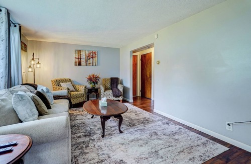 Ionia House | 5BR Home Near RIT & U of R Sleeps up to 15