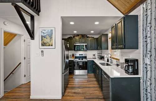 Lake Harmony Estates House | 5BR Pocono Chalet | Sauna+Hot Tub | Sleeps 14