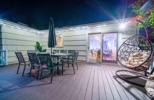Cove - East Side - Shippan House | 5BR Shippan Beach House with Game Room and Huge Backyard