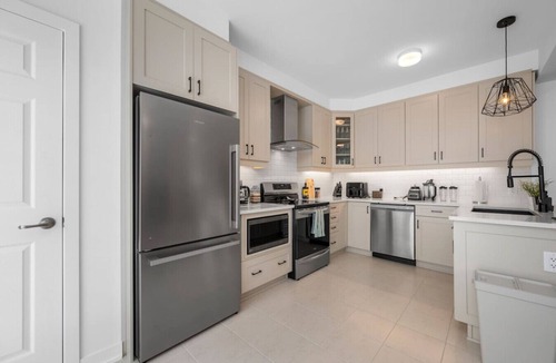 Ottawa Division House | 5m to CTC, King Bed, BBQ, Fenced in Yard, WFH