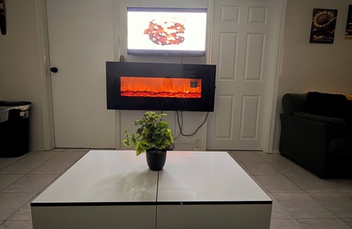 Ironbound District Apartment | 5mins to EWR. Close to NYC, JFK. 3-bedroom, 1-bath. Laundry available! Sleeps 8