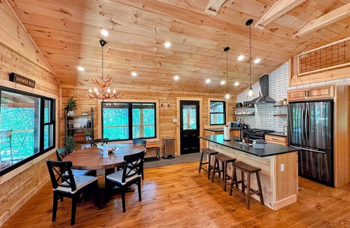 Bethlehem Cabin | 5R Cozy log chalet in fantastic location. Ski, snowshoe, fish, explore! AC, and dog friendly!
