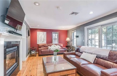 Fifth Ward House | 5th Ward! Short hop to shopping, dining & waterfront! Firepit, Hot Tub & Rooftop