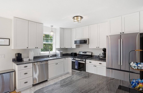 Eastward Look House | 6 Bed 3 Bath; pets welcome; private yard; outdoor shower; 3 kings 3 queen beds
