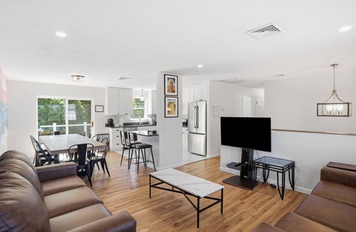 Eastward Look House | 6 Bed 3 Bath; pets welcome; private yard; outdoor shower; 3 kings 3 queen beds