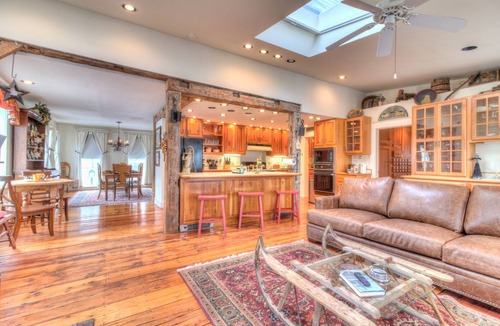 Weston House | 6 Bed 6 Bath | Hot Tub | Arcade | 16 min Okemo