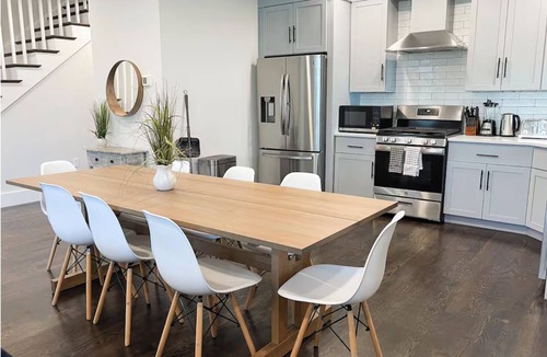 Neponset - Port Norfolk Apartment | 6-bed, Close to City, Roof deck! Private Bathroom per Bedroom!