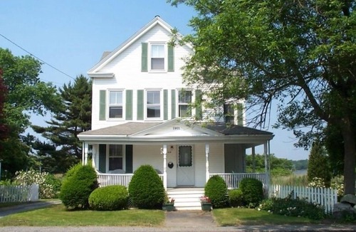 Stonington House | 6 Bedroom Charming Victorian House with Great Water View