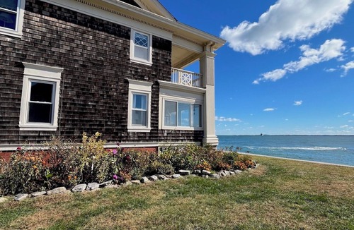 Gilman House | 6-bedroom house on the water with beautiful views of Long Island Sound