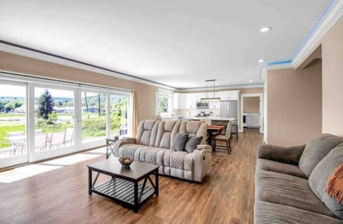 Ellicottville House | 6 BR+ 10min walk to town,golf 1.5 mi, game rm, patio with fire table and grill!
