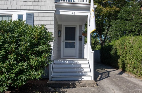 Top of the Hill House | 6 BR Monthly Rental in Newport, Great Location!Walk to Cliff Walk, Beach, Thames