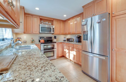 Brewster Cottage | 6 Mi to Beach: Home w/Deck in Brewster!