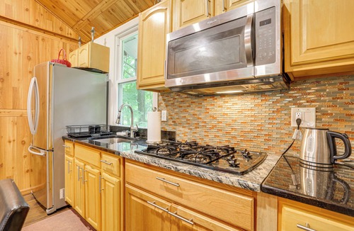 Mongaup Valley Cabin | 6 Mi to Bethel Woods Center: Cabin Near Shops