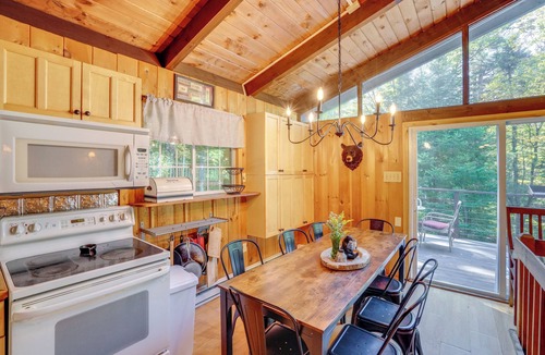 West Dover Cabin | 6 Mi to Slopes: Forest-View Haven in West Dover!