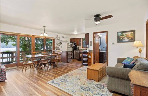 Honeoye House | 60' Honeoye Lakefront | Dock | Kayaks | Lake Views