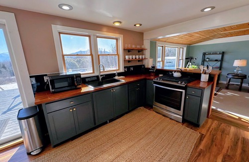 Whitefield House | 64J Stunning sunsets, just 20 mins to Bretton Woods. Hot Tub, Foosball, AC, dog friendly!