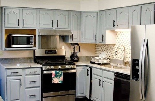 Eggertsville House | 69 Springville Ave · Spacious home near Niagara Falls, Buffalo and UB