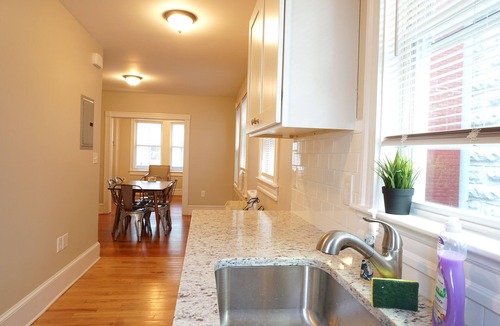 Off Broadway House | ★ 6BR/6BA | Perfect for Groups | Walk to it ALL! ★