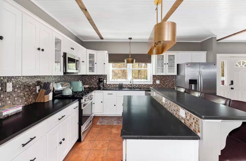 Saugerties House | 7-Acre Horse Farm - Pool, Mountain View, Hot Tub, Sauna, Game Room - Sleeps 10
