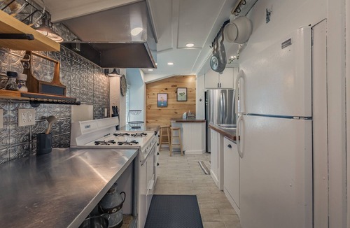 Saratoga Springs House | 7 bed 7 bath: Lakeside home minutes from downtown